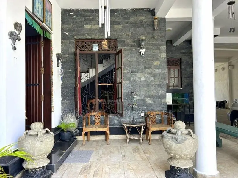 Luxury House in Boralesgamuwa With Business Space & Annex