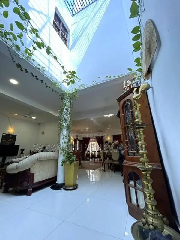Luxury House in Boralesgamuwa With Business Space & Annex