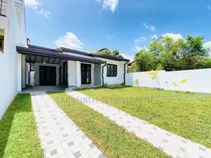 House in Almost Brand-New Condition For Sale Athurugiriya