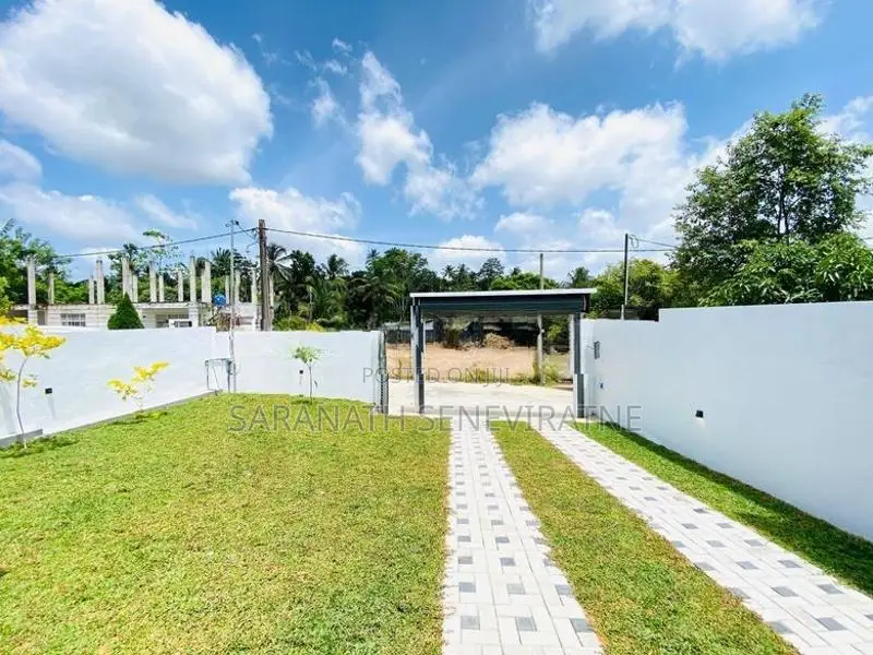 House in Almost Brand-New Condition For Sale Athurugiriya