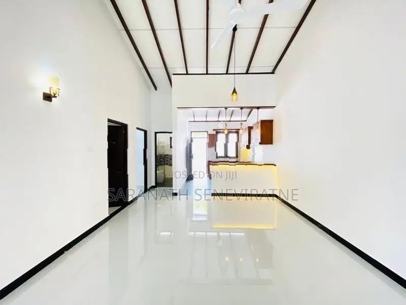 House in Almost Brand-New Condition For Sale Athurugiriya