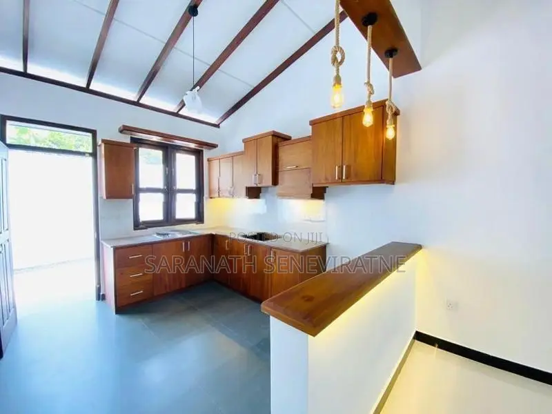House in Almost Brand-New Condition For Sale Athurugiriya