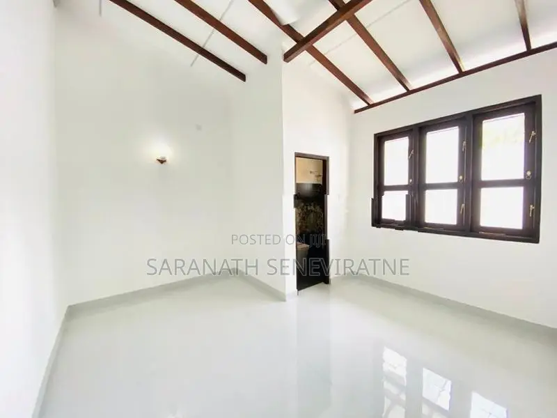 House in Almost Brand-New Condition For Sale Athurugiriya