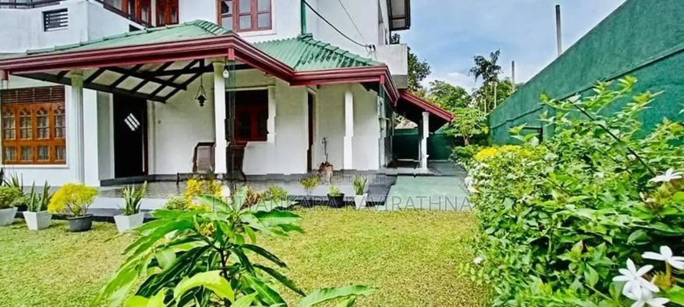 With Furniture / House For Sale in Piliyandala 20 Perches