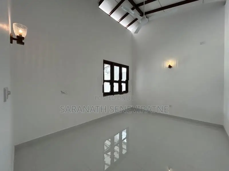 Brand-New House in Athurugiriya With 10 Perches Land Extent