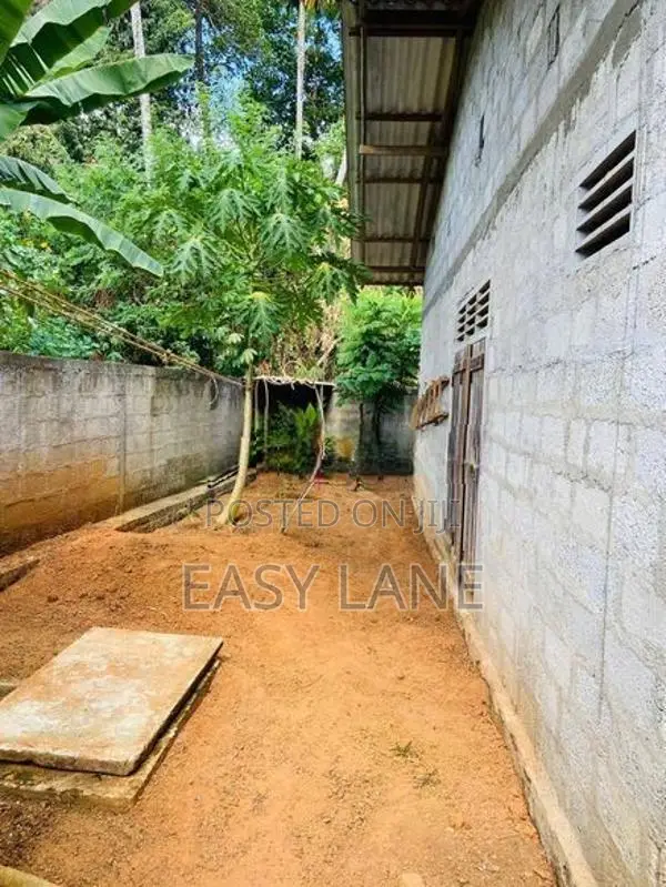 පස්යාල මල්හෑවෙන් නිවසක්