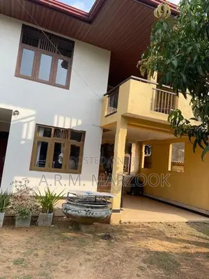 Piliyandala Suwarapola 5 Br and 3 Bath 2 Storied House on 15 P for Sal