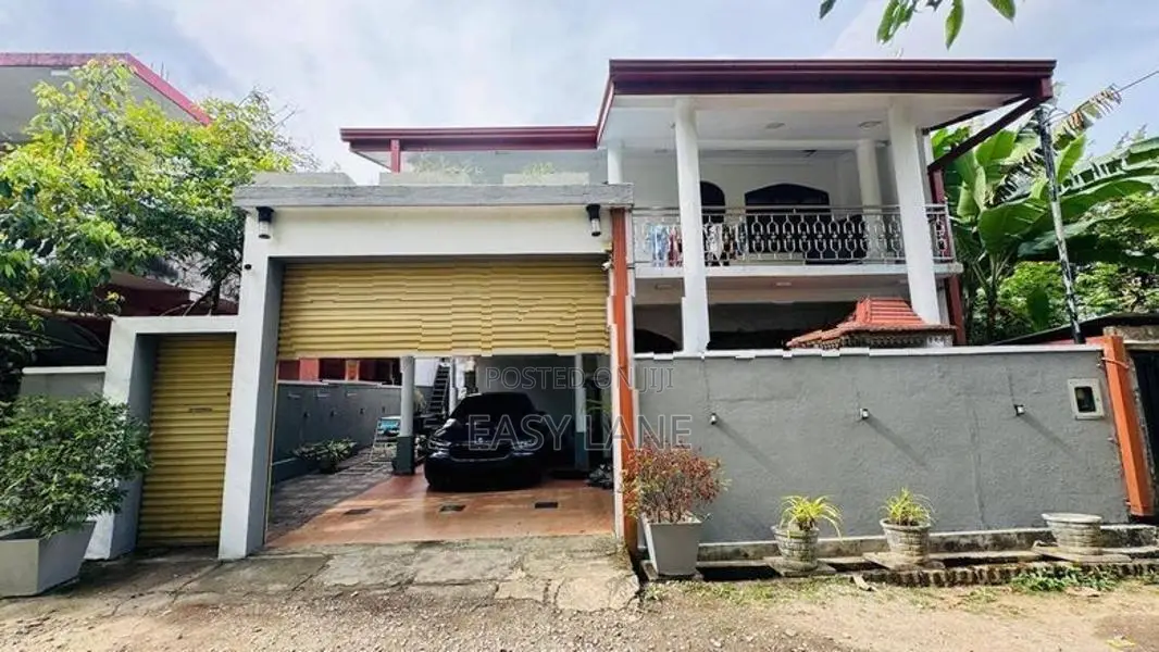 කොළඹ හයිලෙවල් පාරට මීටර් 100M අංගසම්පූර්ණ දෙමහල් නිවසක්