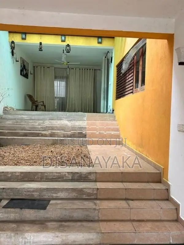 Two Storey House for Sale in Nugegoda Ds20046