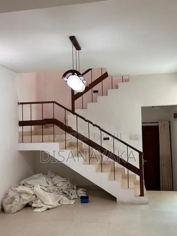 Two Storey House for Sale in Nugegoda Ds20046
