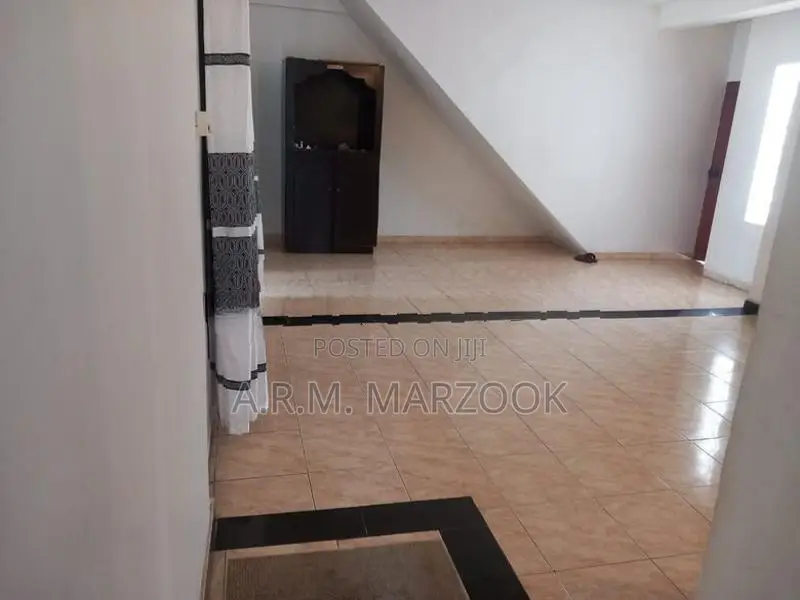 Dehiwala De Alwis Place 1 St Floor 5 BR and 2 Bath Apartment for Sale