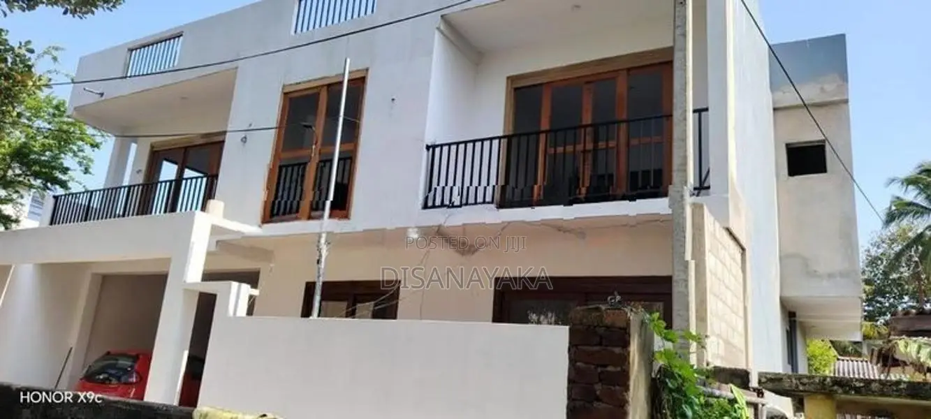 Super Luxury House for Sale Boralesgamuwa Ds8884