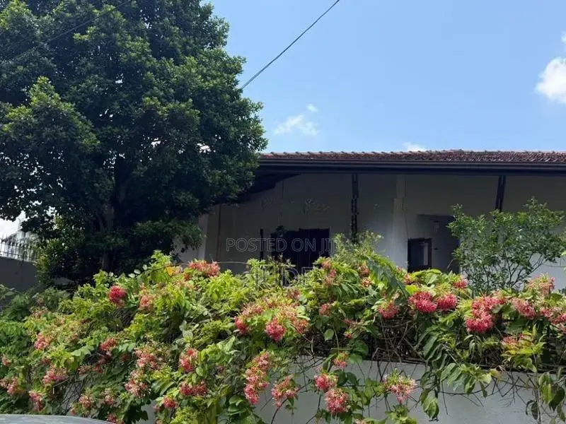 Luxury 4BR House for Sale 27.3P Battaramulla Gated Community