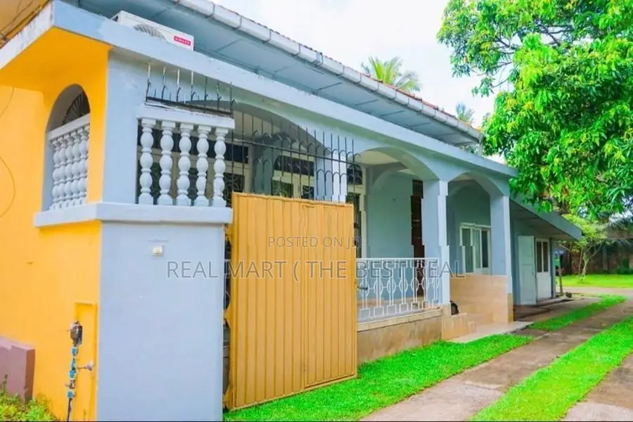 COLOMBO 8 : 4BR (23.5P) SINGLE-STOREY HOUSE For Sale in Borella