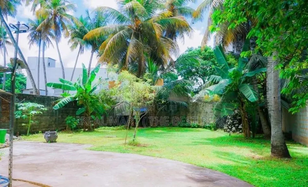 COLOMBO 8 : 4BR (23.5P) SINGLE-STOREY HOUSE For Sale in Borella