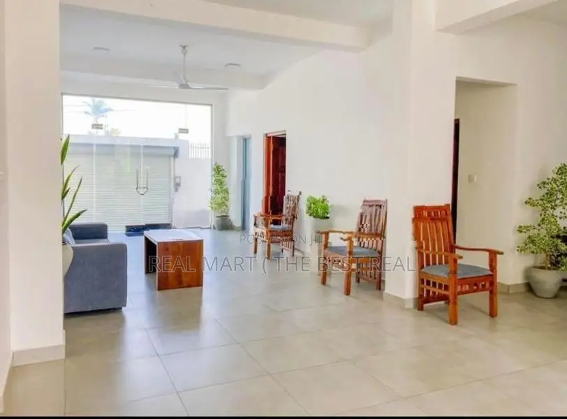 MOUNT LAVINIA : 20 Studio Bedrooms Beach View Luxury Hotel for Sale