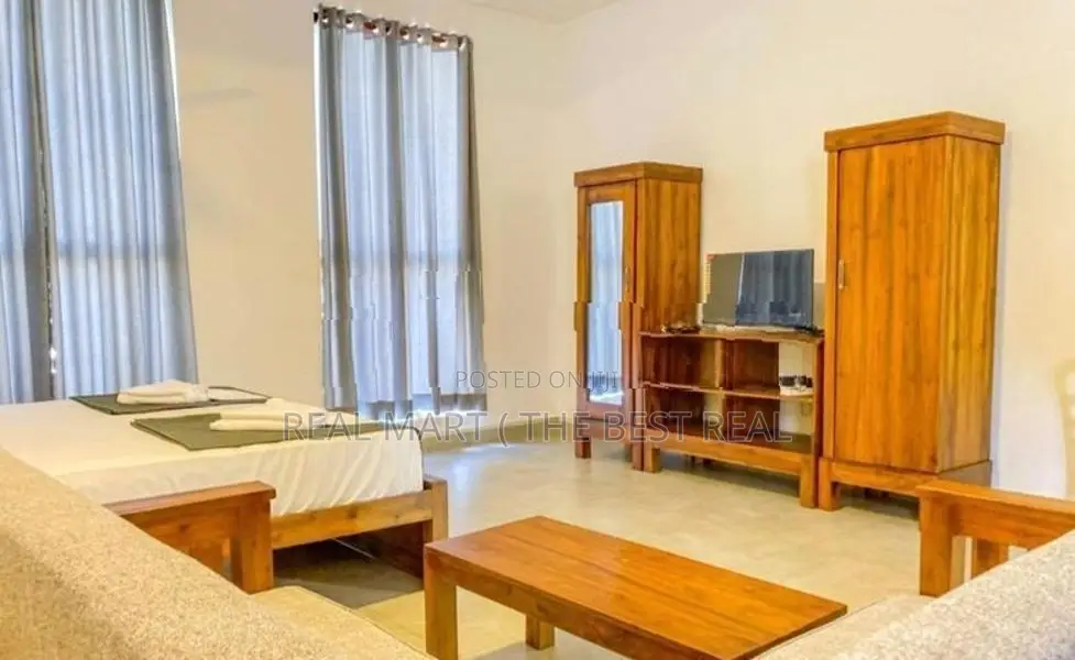 MOUNT LAVINIA : 20 Studio Bedrooms Beach View Luxury Hotel for Sale