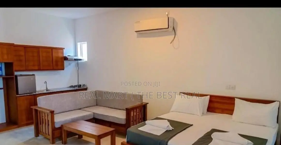 MOUNT LAVINIA : 20 Studio Bedrooms Beach View Luxury Hotel for Sale