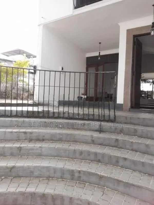 BATTARAMULLA : 5BR (5000sq.ft) RESIDENCE FOR RENT in Pelawatta