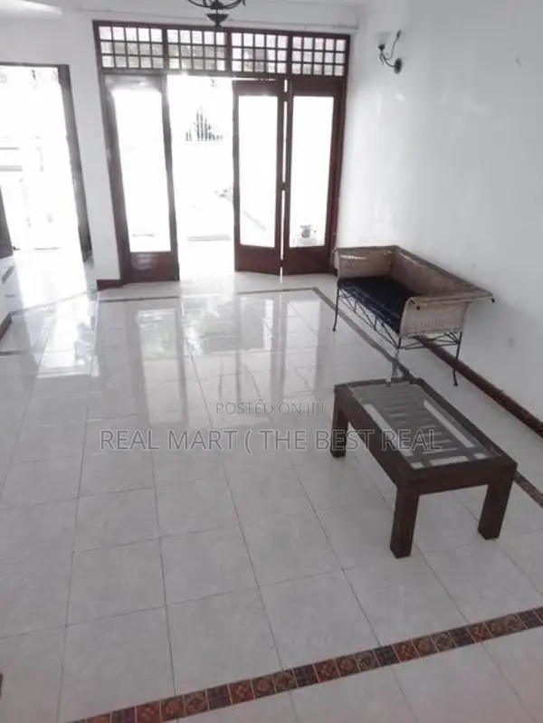 BATTARAMULLA : 5BR (5000sq.ft) RESIDENCE FOR RENT in Pelawatta