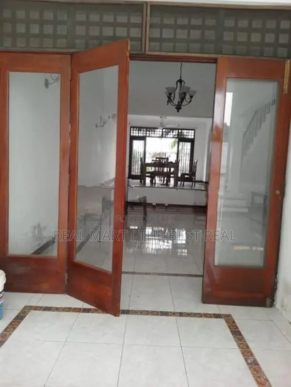 BATTARAMULLA : 5BR (5000sq.ft) RESIDENCE FOR RENT in Pelawatta