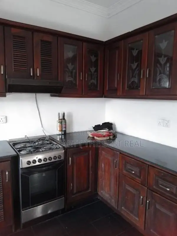 BATTARAMULLA : 5BR (5000sq.ft) RESIDENCE FOR RENT in Pelawatta