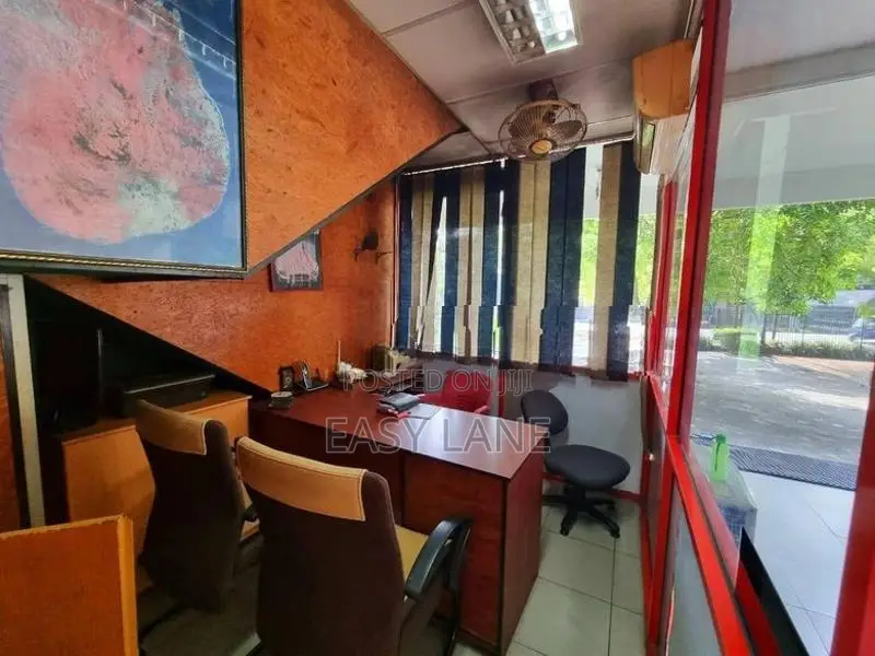 නුවර පාරට මුහුණලා වටිනා ව්‍යාපාරික දේපළක්