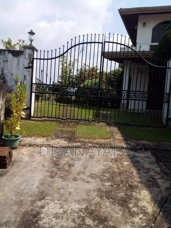 Two Storey House for Sale in Battaramulla Ds2175