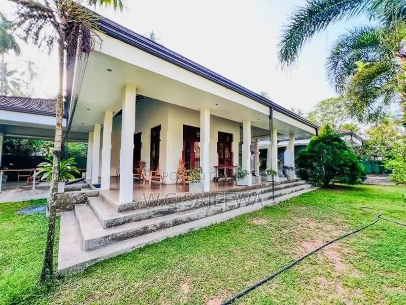 Luxury Villa House For Sale in Demanhandiya Negombo