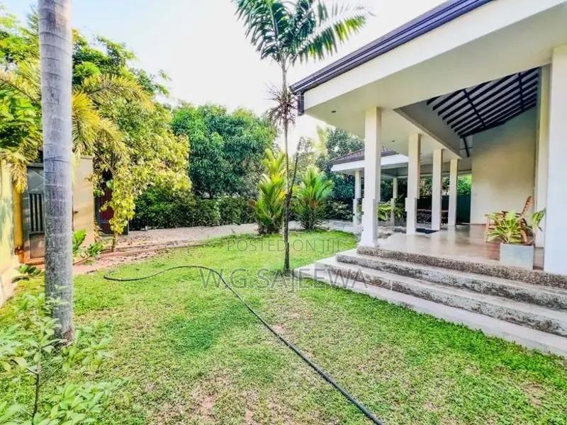 Luxury Villa House For Sale in Demanhandiya Negombo