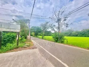 ගම්පහ, මල්වත්ත පාරෙන් වටිනා ඉඩමක්