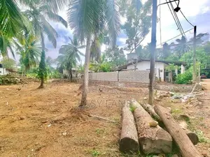ගම්පහ, මල්වත්ත පාරෙන් වටිනා ඉඩමක්