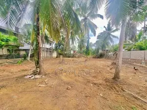 ගම්පහ, මල්වත්ත පාරෙන් වටිනා ඉඩමක්
