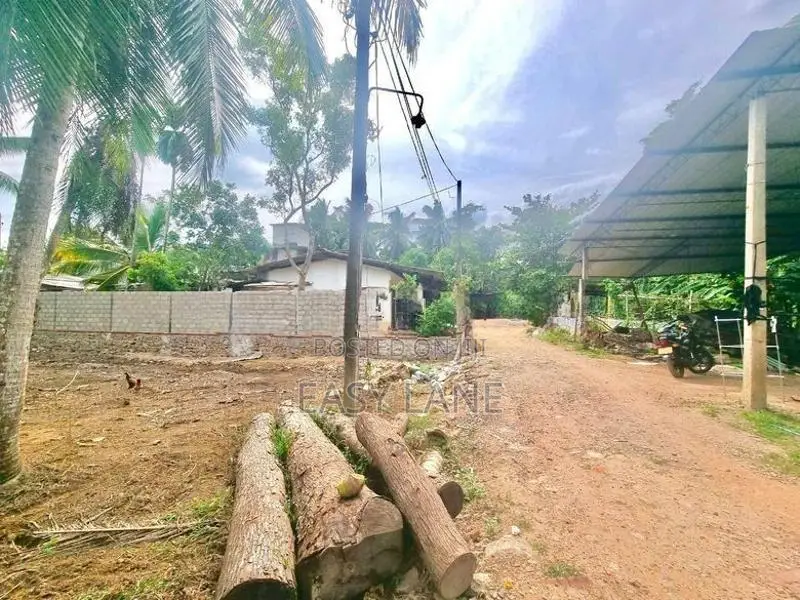 ගම්පහ, මල්වත්ත පාරෙන් වටිනා ඉඩමක්