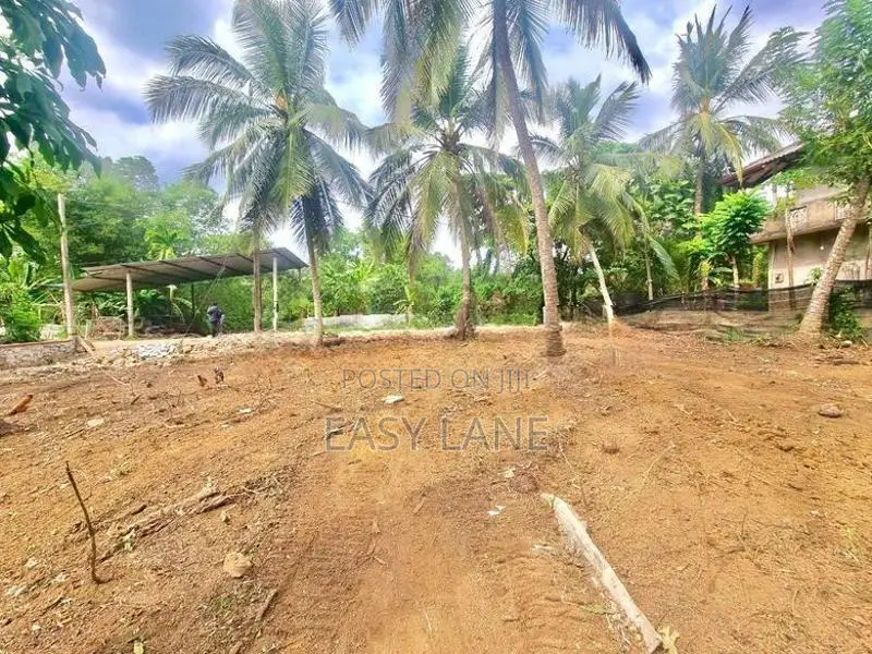ගම්පහ, මල්වත්ත පාරෙන් වටිනා ඉඩමක්