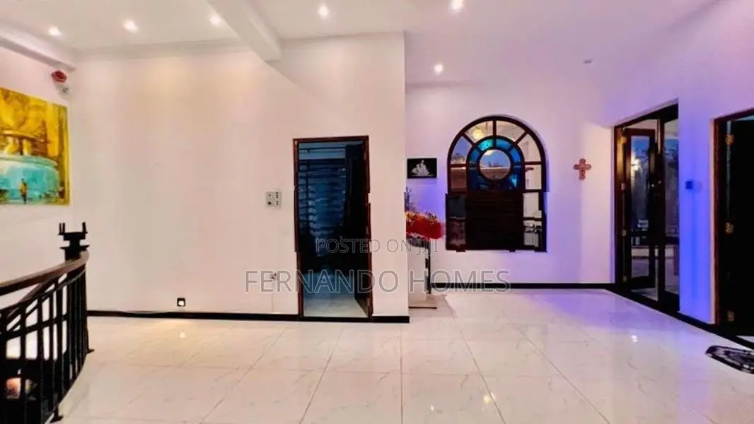 Five Bed Rooms Box Modern Solar Power AC With Luxury House Sale Negomb