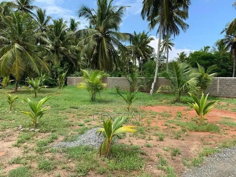 Valuable prime 50 perches land for sale in Bopitiya (C7-6518)