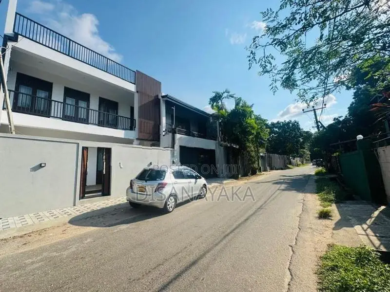 Super Luxury House for Sale in Battaramulla Ds5087