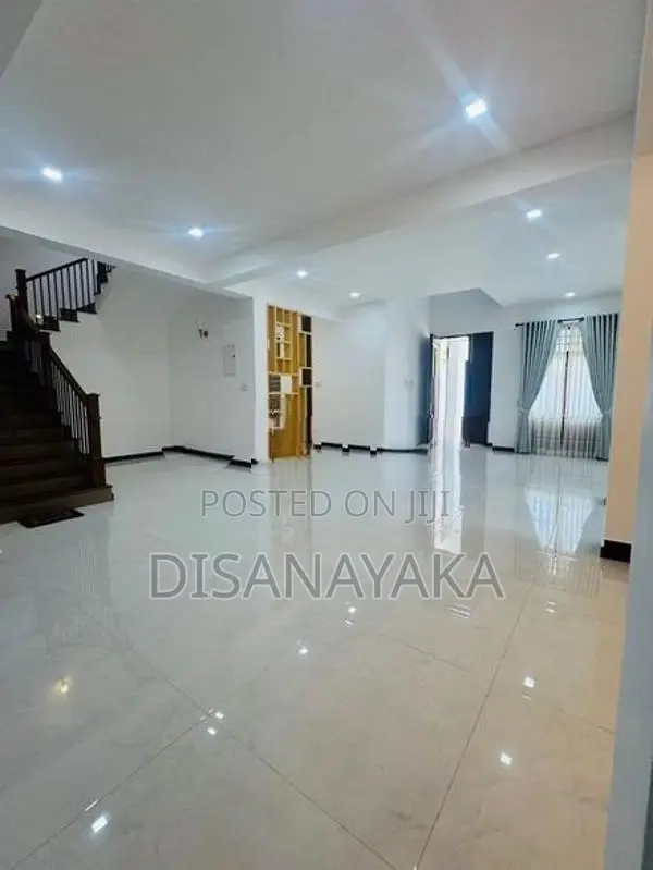 Super Luxury House for Sale in Battaramulla Ds5087
