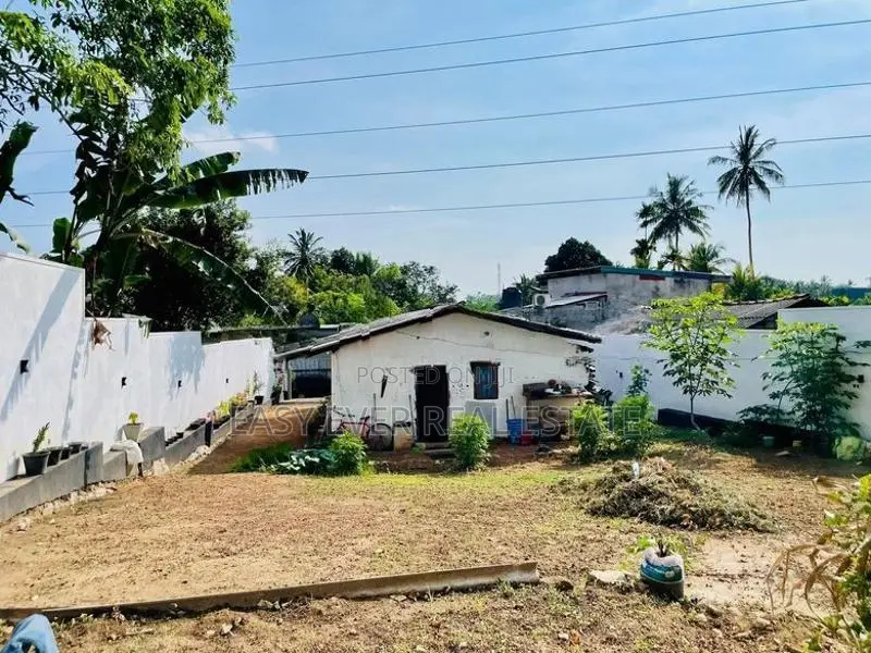 මාලඹේ නගර මධ්‍යයෙන් නේවාසික ඉඩම