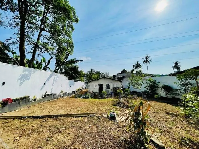 මාලඹේ නගර මධ්‍යයෙන් නේවාසික ඉඩම