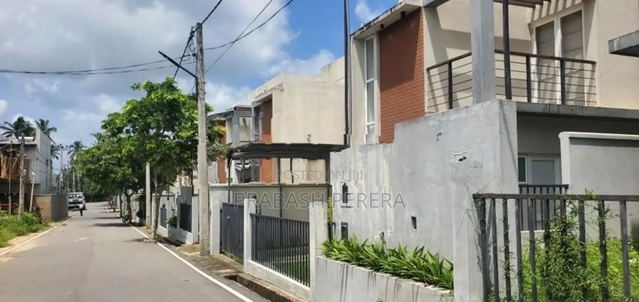 Unfurnished 2 Storeyed House for Rent in Kahathuduwa