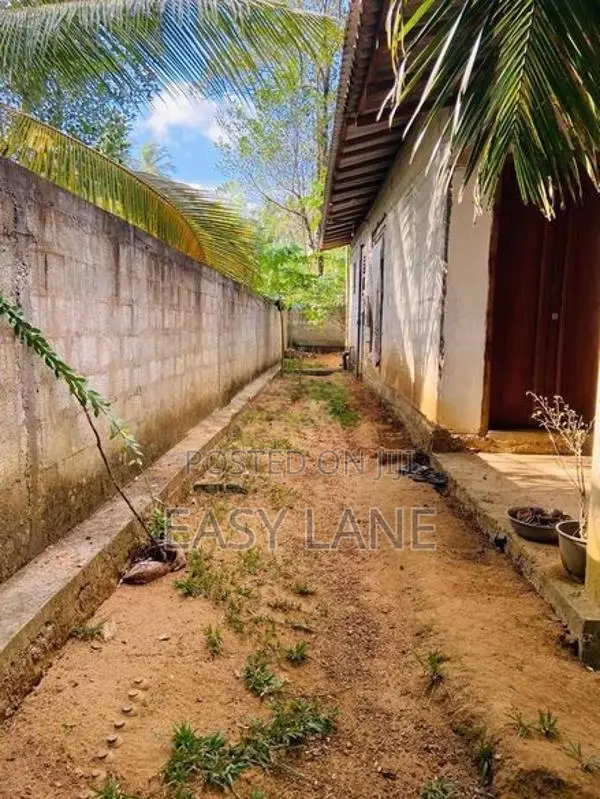 පස්යාල මල්හෑවෙන් අංගසම්පූර්ණ නිවසක්