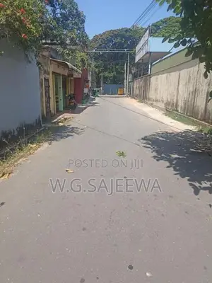 Land for Sale Seeduwa Liyanagamlla HPT Colombo Negambo main road 200mt