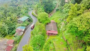 හැටන් - කොළඹ ප්‍රධාන පාරට මුහුණලා නිවසක් සමග ඉඩමක්