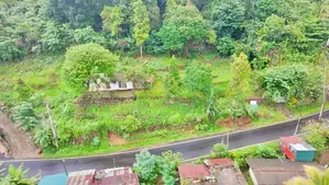 හැටන් - කොළඹ ප්‍රධාන පාරට මුහුණලා නිවසක් සමග ඉඩමක්