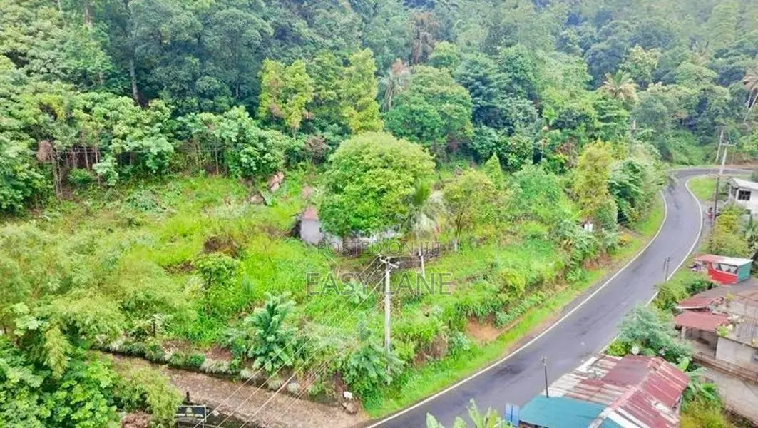 හැටන් - කොළඹ ප්‍රධාන පාරට මුහුණලා නිවසක් සමග ඉඩමක්