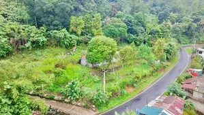 හැටන් - කොළඹ ප්‍රධාන පාරට මුහුණලා නිවසක් සමග ඉඩමක්