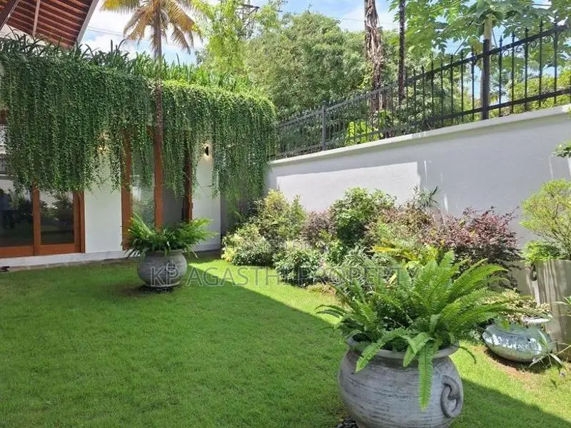 architecture desing super luxury house for sale in Battaramulla