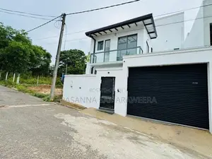 අලුතින් ඉදි වු නිවසක් විකිණීමට piliyandalan town